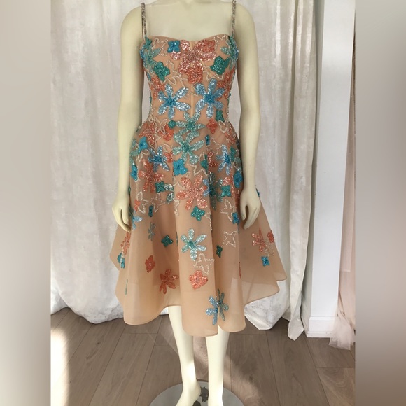 TONY WARD RTW SAMPLE SALE!! Spring/Summer 2022 #6 - Picture 1 of 10
